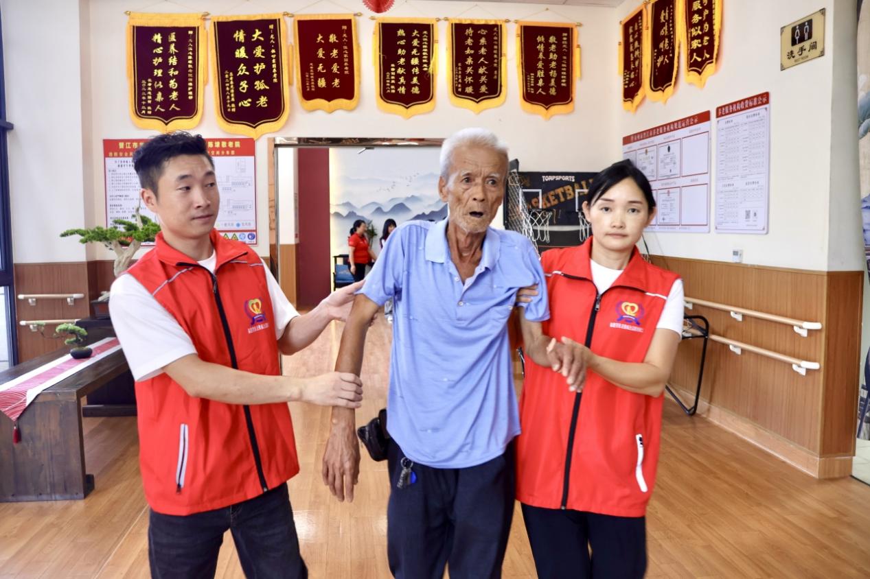 “闽行福老・弘扬孝德”活动在晋江市陈埭镇敬老院温情举办 “闽行福老・弘扬孝德”活动在晋江市陈埭镇敬老院温情举办