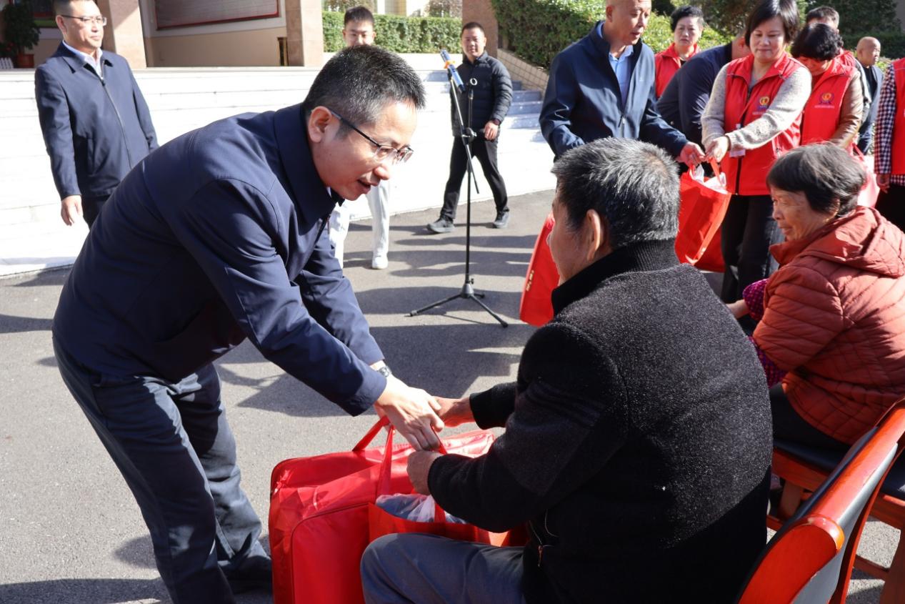 福建省政协办公厅与福建省扶老救孤公益服务协会开展关爱老人活动 福建省政协办公厅与福建省扶老救孤公益服务协会开展关爱老人活动