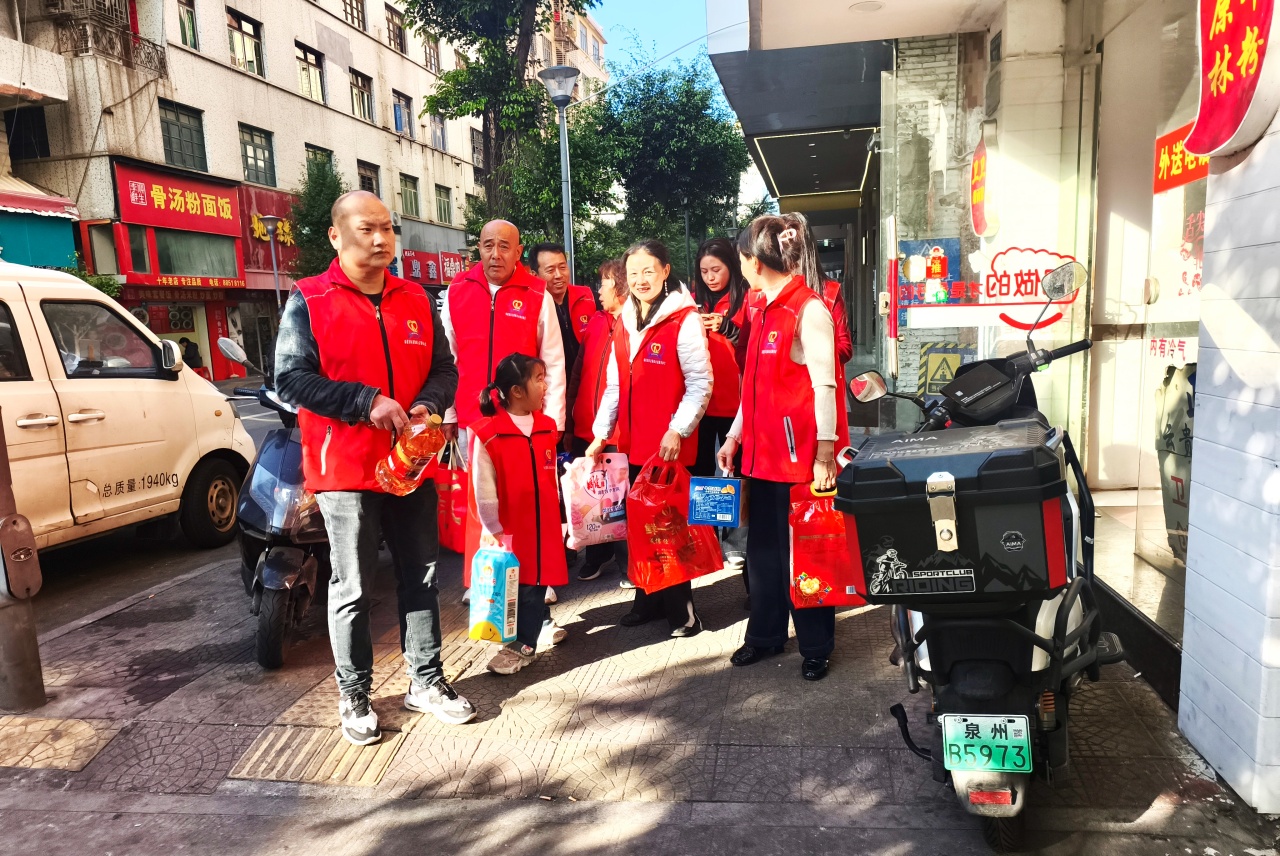 �����и��ϡ�ӭ���������2��ů����Ļ ��ůʯʨ��������