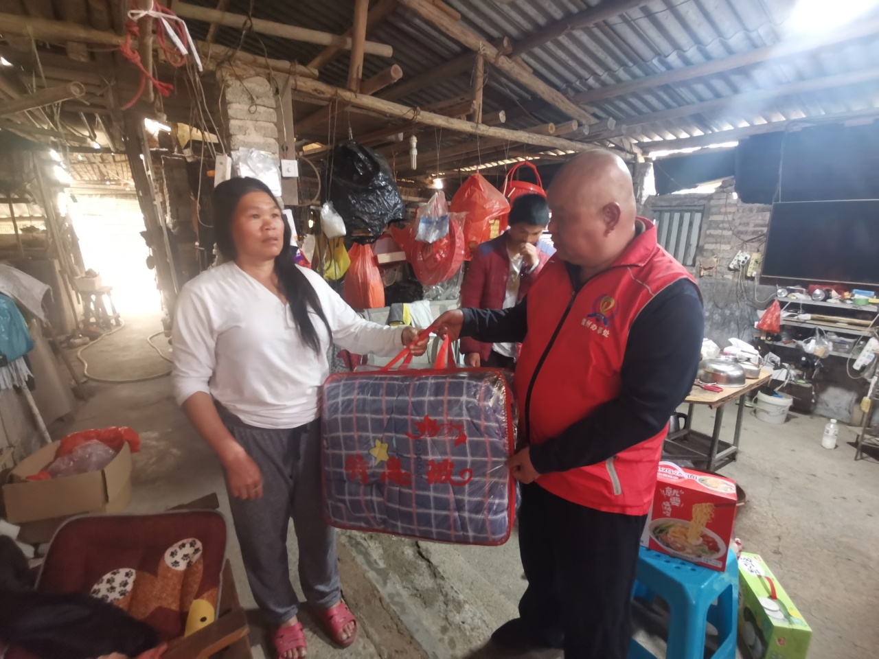 �����и��ϡ�ӭ�����������վ�߽�����ƽ�� ��ů�����������