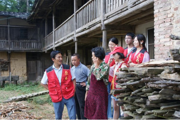 弘扬雷锋精神 践行志愿服务
